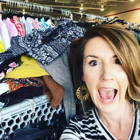 Welcome to my closet 💕! - Picture 3 of 7